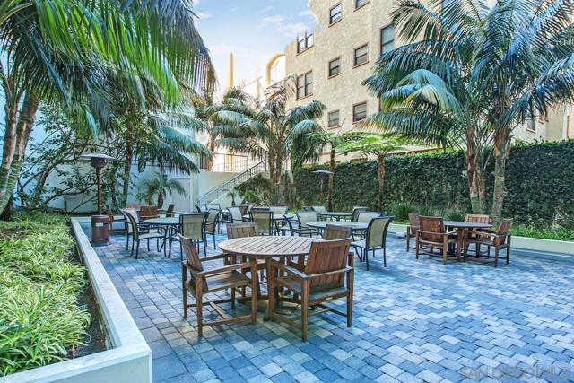 850 Beech St, San Diego CA: https://media.crmls.org/mediaz/1e117fba-f82a-42f6-afbe-18bb16b62ed0.jpg