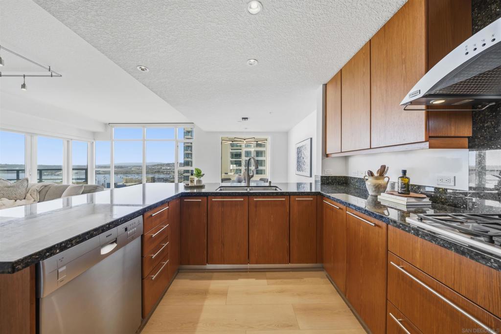 1199 Pacific Hwy - photo 12