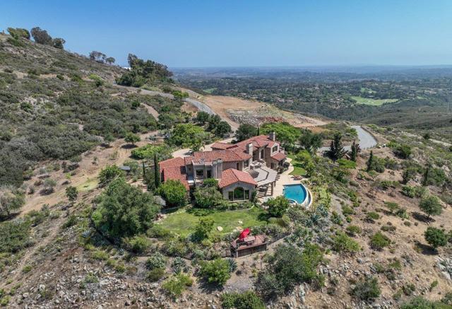 19557 Fortuna Del Este, Escondido CA: https://media.crmls.org/mediaz/1e12e8ac-1b78-439e-90c7-aefda790ec06.jpg