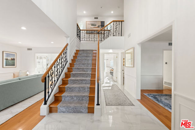 16979 Encino Hills Drive, Encino CA: https://media.crmls.org/mediaz/1e130752-2833-46f0-bf86-bb8bad47d4f9.jpg