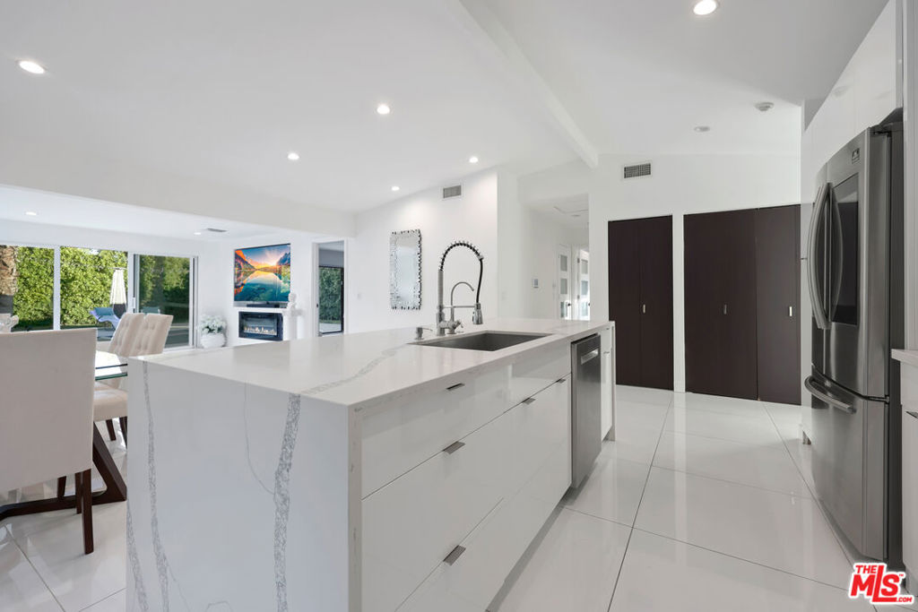 1318 N Beachwood DriveBurbank img 24