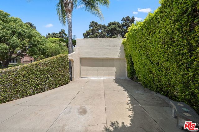 504 24Th Street, Santa Monica CA: https://media.crmls.org/mediaz/1e1357ed-8739-4e7c-adca-b62140362e7c.jpg