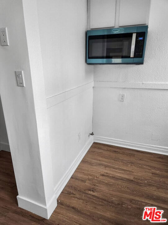 2074 W 54th Street, Los Angeles CA: https://media.crmls.org/mediaz/1e1361d3-64d1-44d5-aded-7821a564fb7f.jpg