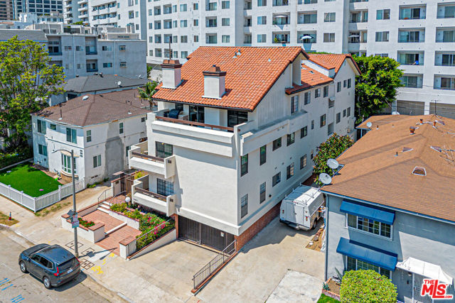 10611 Ashton Avenue, Los Angeles CA: https://media.crmls.org/mediaz/1e1375c1-f3b2-46b5-952e-085fea9a5227.jpg