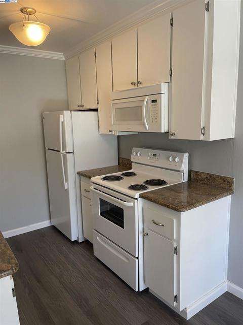 185 Sierra Dr, Walnut Creek CA: https://media.crmls.org/mediaz/1e1475df-cb34-4a5a-aa1d-c08f5267377f.jpg