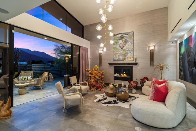 427 N Avenida Caballeros, Palm Springs CA: https://media.crmls.org/mediaz/1e15ac02-df6c-4a31-bffa-99dd20796479.jpg