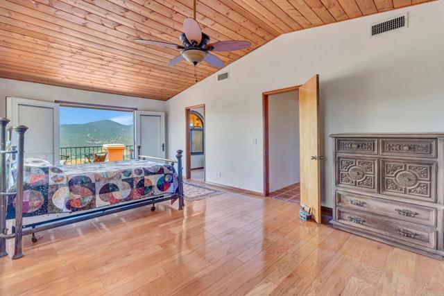 Detail Gallery Image 10 of 35 For 2702 Country Club Dr, Escondido,  CA 92029 - 4 Beds | 3 Baths