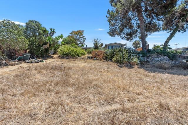 252 Santa Clara Dr, Vista CA: https://media.crmls.org/mediaz/1e165449-2706-4d22-aafd-5a92e59eefbf.jpg