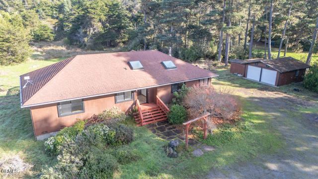 18391 Old Coast Highway, Fort Bragg CA: https://media.crmls.org/mediaz/1e165ad4-cd62-497a-b8a9-a85b1859c9d5.jpg