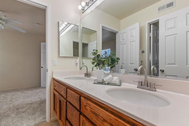 2490 Bear Rock Gln, Escondido CA: https://media.crmls.org/mediaz/1e16c968-4767-4588-8a8a-708941e18a2f.jpg
