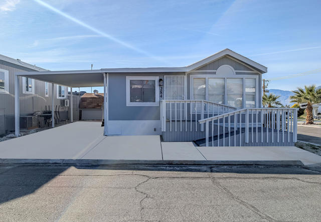 70200 Dillon Road, Desert Hot Springs CA: https://media.crmls.org/mediaz/1e1724d8-2e43-487e-b39b-bf7da636576d.jpg