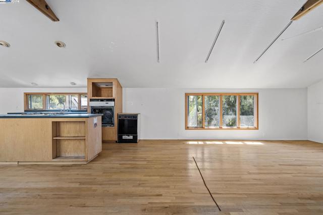 2592 Caballo Ranchero Dr, Diablo CA: https://media.crmls.org/mediaz/1e17314c-e0dc-4aa8-acaa-50285af3d67f.jpg