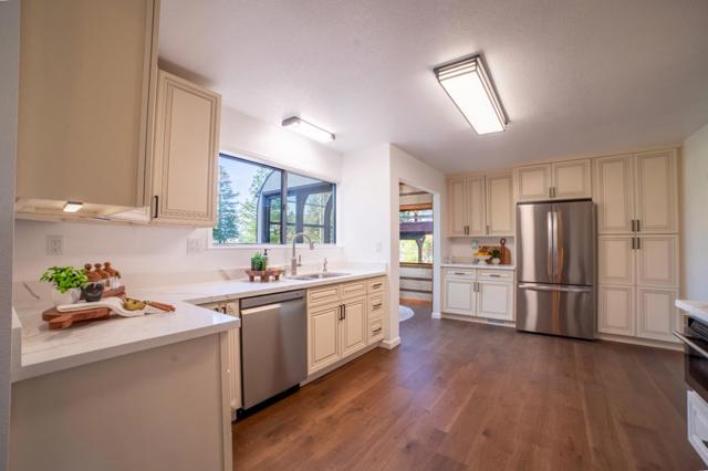4652 Fairway Drive, Rohnert Park CA: https://media.crmls.org/mediaz/1e1791b2-74f4-4f8a-a407-9dafdbf3b582.jpg