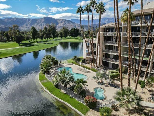 899 Island Drive, Rancho Mirage CA: https://media.crmls.org/mediaz/1e179abf-9eb4-4d86-a1f9-4b66de4d6fb7.jpg