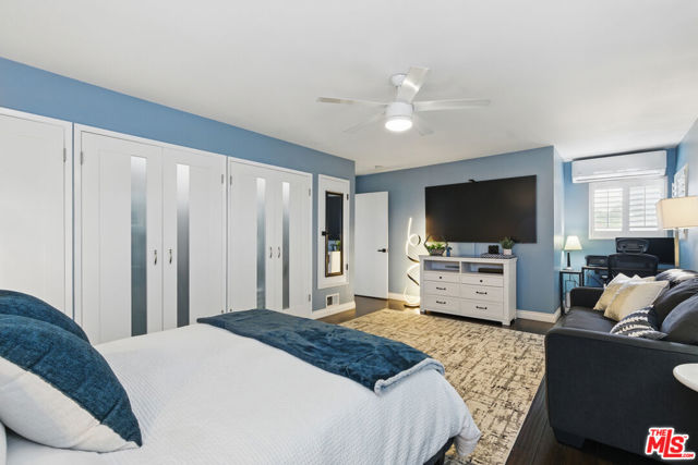 1209 Forest Street, Inglewood CA: https://media.crmls.org/mediaz/1e17a66e-fc4a-423c-b627-dff7d2675a21.jpg