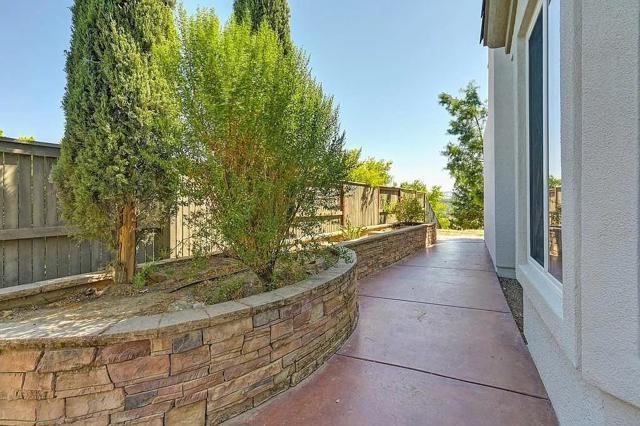 2791 Giorno Way, El Dorado Hills CA: https://media.crmls.org/mediaz/1e17fa0c-8c37-4399-9045-575fe49b7892.jpg