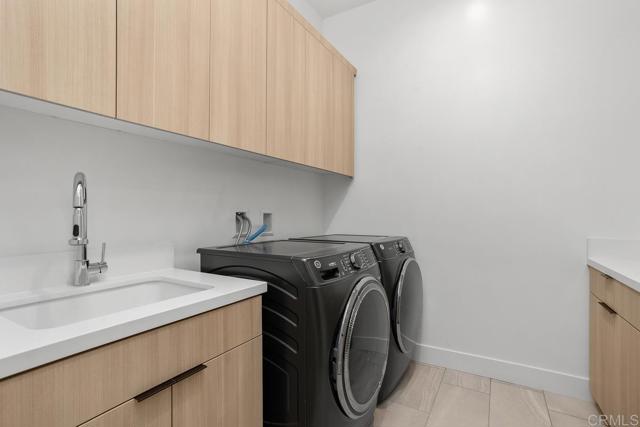1219 Stonemark place, Vista CA: https://media.crmls.org/mediaz/1e182b3d-f527-4ccb-815b-48c3a9a8321a.jpg