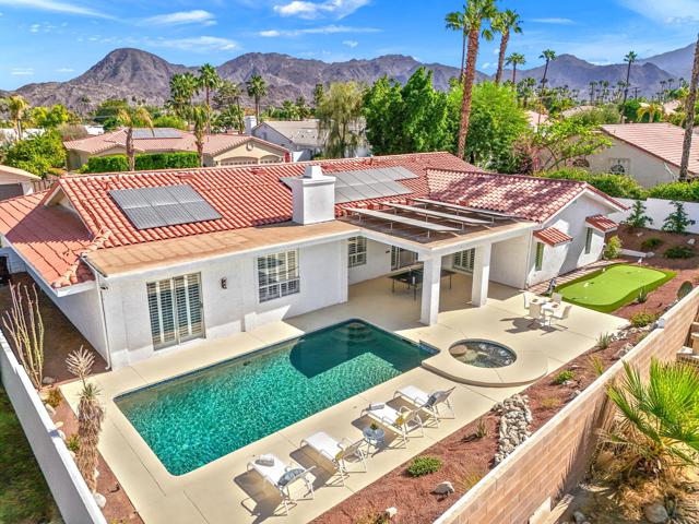 47215 Heliotrope Drive, Palm Desert CA: https://media.crmls.org/mediaz/1e18642a-bc8b-463e-ab6d-15216e4ac7f9.jpg
