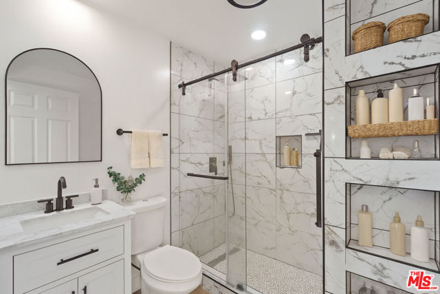 6727 7th Avenue, Los Angeles CA: https://media.crmls.org/mediaz/1e1896b5-e029-4cc4-89fb-054975dac69b.jpg