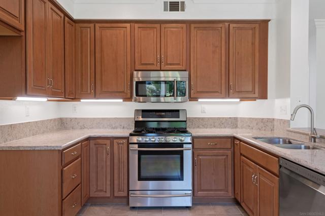 40998 Promenade Chardonnay Hls, Temecula CA: https://media.crmls.org/mediaz/1e1898dd-710c-4a5d-9df0-8aa076a9a37f.jpg