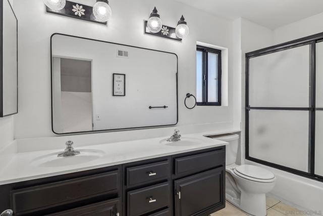 712 Paseo Del Rey, Chula Vista CA: https://media.crmls.org/mediaz/1e18b153-c599-42e2-9aa2-092fbf2c1c20.jpg