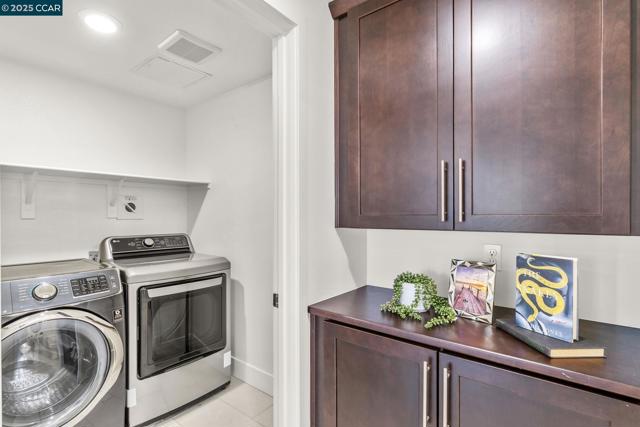 320 Riesling Ave, Milpitas CA: https://media.crmls.org/mediaz/1e19364f-4c73-4637-8598-5940ce387e59.jpg