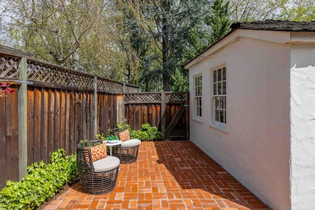 695 N California Avenue, Palo Alto CA: https://media.crmls.org/mediaz/1e19568e-2c28-44d4-9201-b3e33ed835d7.jpg