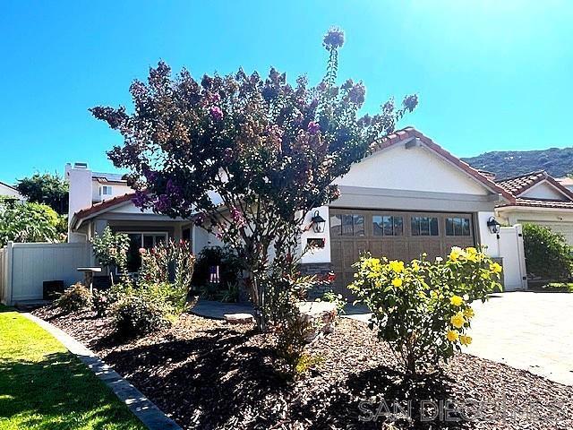 10970 Shy Bird Ln, San Diego CA: https://media.crmls.org/mediaz/1e19de1b-8559-4ad1-81ad-cc7ccece00ce.jpg