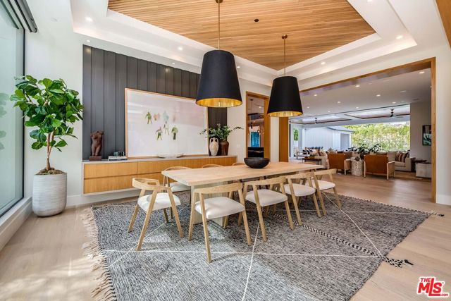 15907 Valley Vista Boulevard, Encino CA: https://media.crmls.org/mediaz/1e1a4d90-c9ae-4d1b-9d9a-21b01e8ea910.jpg
