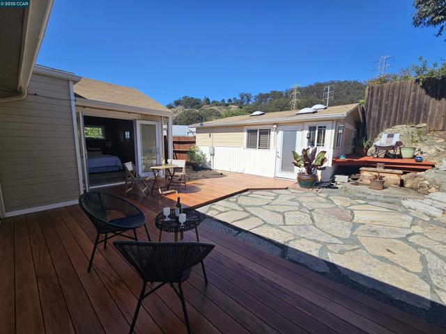 1034 Navellier St, El Cerrito CA: https://media.crmls.org/mediaz/1e1a4e71-cc1c-428c-aaa8-0f744a4f5a45.jpg