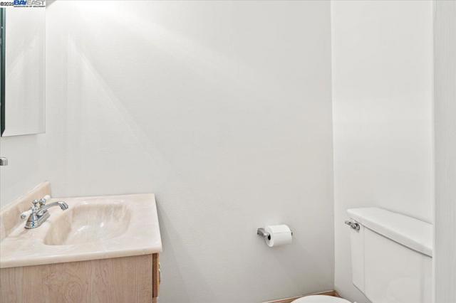 3554 Arcadian Ct, Castro Valley CA: https://media.crmls.org/mediaz/1e1a67f6-dde7-4f48-80b8-96e81a03f3b5.jpg