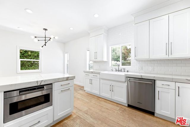 7614 Willoughby Avenue, West Hollywood CA: https://media.crmls.org/mediaz/1e1aa184-0ad5-46f1-b76d-9b5116f3a7b1.jpg