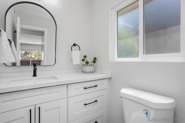 268 Festival Dr, Oceanside CA: https://media.crmls.org/mediaz/1e1aca98-0f9f-4c8d-9625-d2dd9bd9e292.jpg