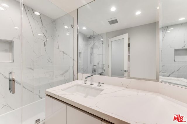Image 24 of 38 For 1557 Beverly Glen Boulevard 203
