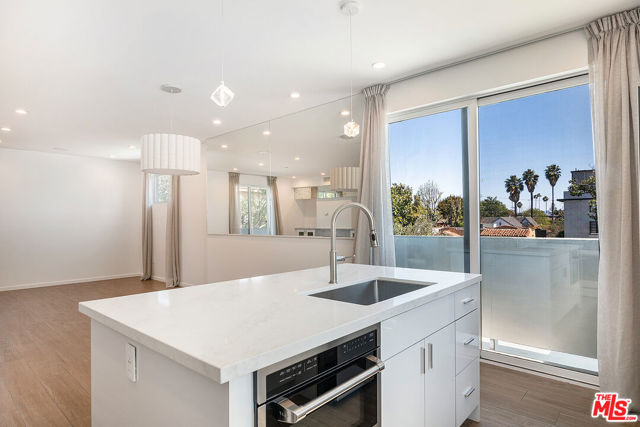 1623 S Bedford Street, Los Angeles CA: https://media.crmls.org/mediaz/1e1b1252-76fb-487a-98e1-80d752f40442.jpg