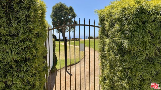 Drew Fenton | 745 Toyopa Drive Pacific Palisades CA | MLS: 7352099