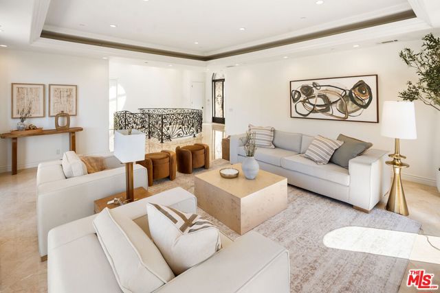 8027 Floral Avenue, Los Angeles CA: https://media.crmls.org/mediaz/1e1c28ea-3072-4e35-9078-1a1307bd72dc.jpg