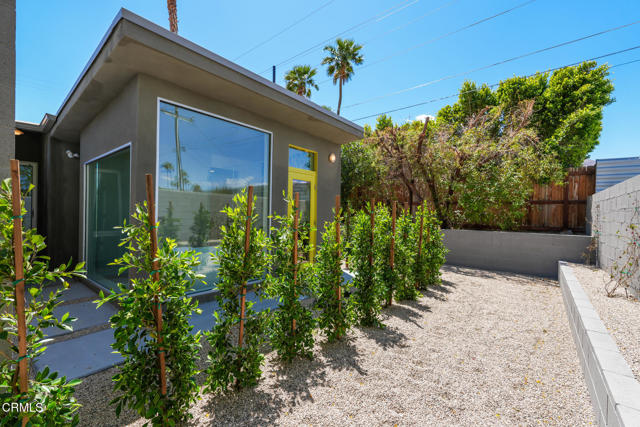 2839 N Davis Way, Palm Springs CA: https://media.crmls.org/mediaz/1e1c6ea4-2b04-44aa-924f-6fa65c9f8790.jpg