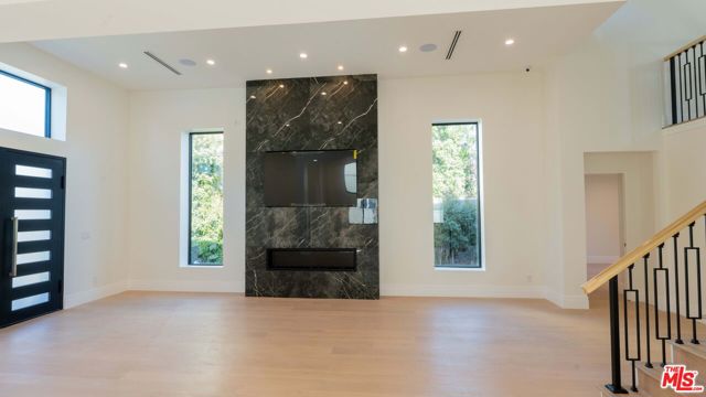 10520 Ashton Avenue, Los Angeles CA: https://media.crmls.org/mediaz/1e1d3595-652c-4f78-a3ae-1de80bd372b7.jpg