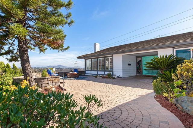 6641 Murray Park Dr, San Diego CA: https://media.crmls.org/mediaz/1e1d42b3-cedf-455f-8041-4615602b9d0d.jpg