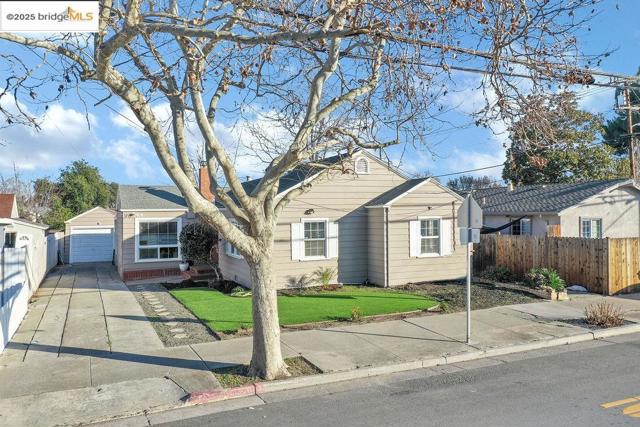 1711 D St, Antioch CA: https://media.crmls.org/mediaz/1e1e02ed-554f-4d58-a99d-838def2a04dd.jpg