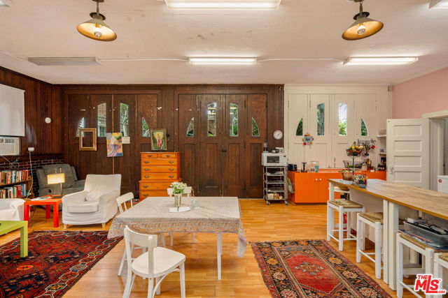 1130 Westchester Place, Los Angeles CA: https://media.crmls.org/mediaz/1e1f0159-de5e-4f95-8a41-7d03c8c1bf82.jpg