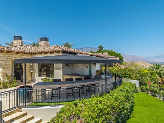 28 Grande View Court, Rancho Mirage CA: https://media.crmls.org/mediaz/1e1f08a8-780e-49ec-87af-b3f9d231c56b.jpg