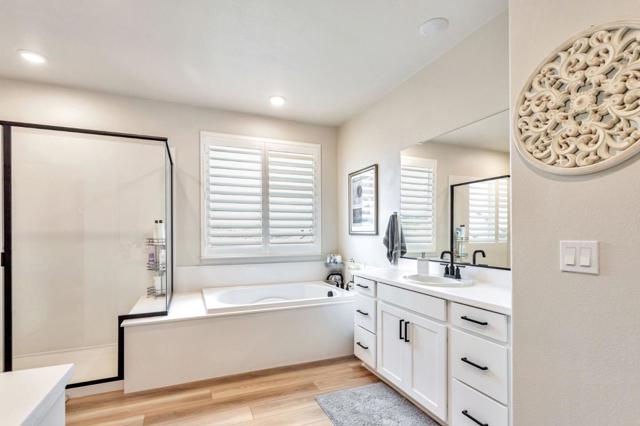 172 Vienna Way, Hollister CA: https://media.crmls.org/mediaz/1e1f8d88-5dfb-43ec-b8e9-efa0b8bc899c.jpg