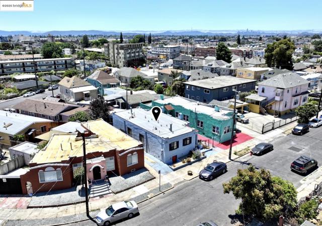 2775 E 21St St, Oakland CA: https://media.crmls.org/mediaz/1e1fba10-bdf5-4f34-8655-4f6272e46744.jpg