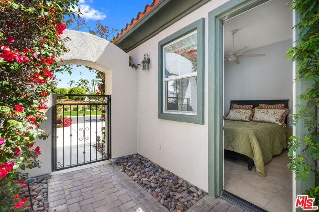 56645 Mountain, La Quinta CA: https://media.crmls.org/mediaz/1e1fe6e4-9052-4696-8052-08becf132e59.jpg