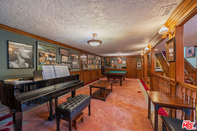 1242 Angelo Drive, Beverly Hills CA: https://media.crmls.org/mediaz/1e200872-b2fc-4d63-a69d-ceb4cd84e105.jpg