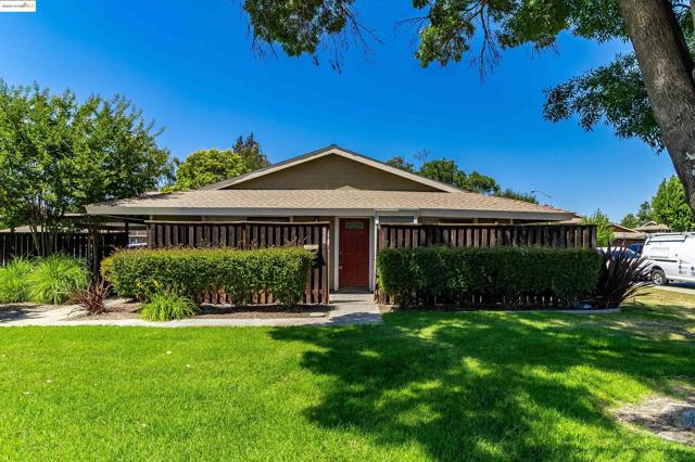 2059 Olivera Rd, Concord CA: https://media.crmls.org/mediaz/1e2068ad-c4c5-437b-ac2e-f530ef2fbe72.jpg