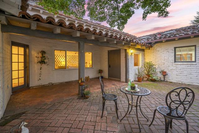 3691 Laguna Avenue, Palo Alto CA: https://media.crmls.org/mediaz/1e207adf-a845-4b7b-8e2d-5072ee37177c.jpg