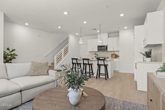 2402 Channel Drive, Ventura CA: https://media.crmls.org/mediaz/1e20e5f0-c73c-42c0-8d8d-93be9a397124.jpg